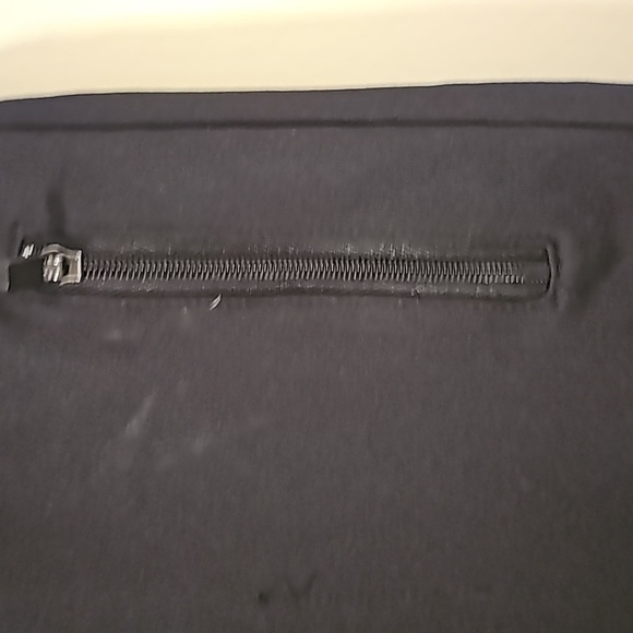 Athlete black capris leggings. Size XL. Zipper pocket.‎ - Picture 2 of 7